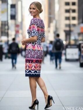 VINCE CAMUTO DRESS SIZE 4